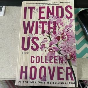 Paperback book “It ends with us” Colleen Hoover